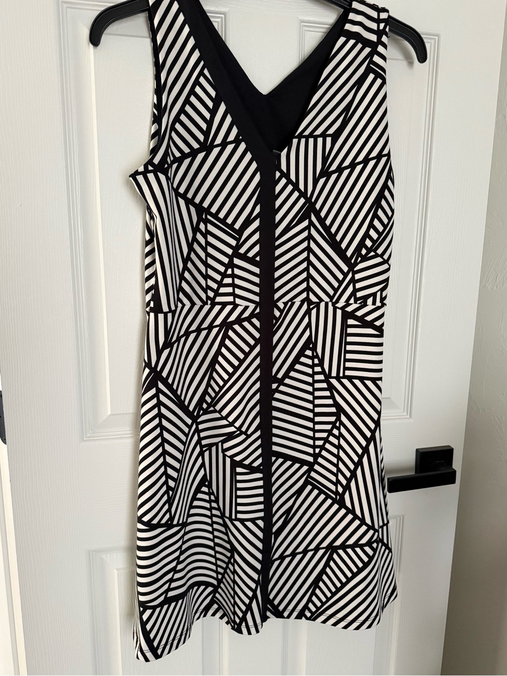 Title Nine Dream Dress - Black & White Geometric V-Neck - Size L